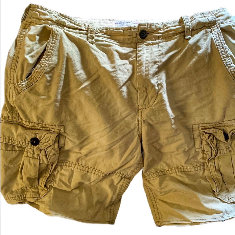 Men’s American Eagle button shorts. Size 38